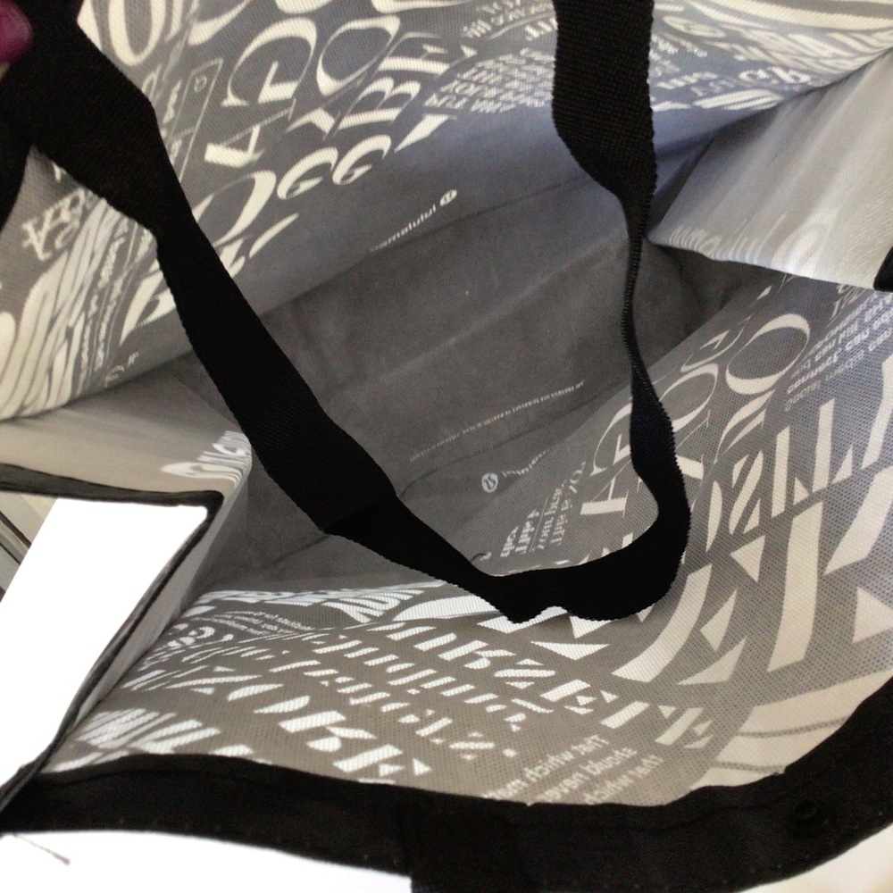 LULULEMON LARGE MANIFESTO REUSABLE TOTE BAG - Picture 5 of 16